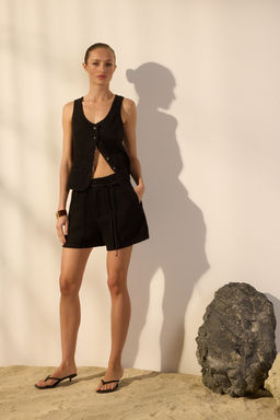 Trendyolmilla Siyah %100 Keten Beli Baglama Detayl? Mini Sort TWOSS25SR00088