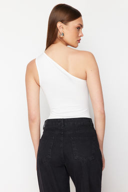 Beyaz Asimetrik Yaka Cut Out Detayl? Alttan C?tc?l? Orme Body TWOSS23BD00014