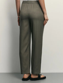 Прямые льняные брюки с эластичным поясом / Zarina  фото 4