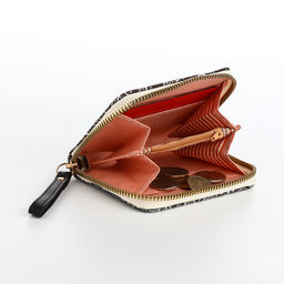 Кошелёк женский на молнии с ремешком, чёрный