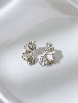 Стильные серьги