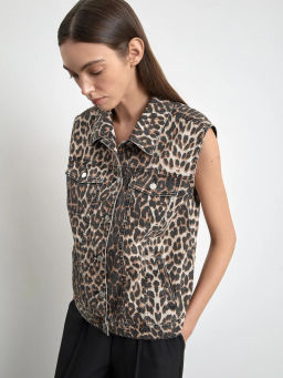 ЕМКА / Джинсовый жилет с леопардовым принтом - Emka фото 4