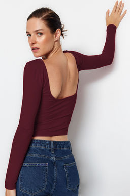 Koyu Bordo Pamuklu S?rt Dekolteli Fitted/Vucuda Oturan Esnek Orme Bluz TWOAW24BZ00160