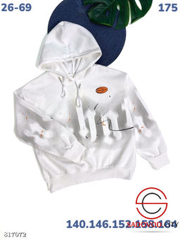 Толстовка с капюшоном выполнена из трикотажа