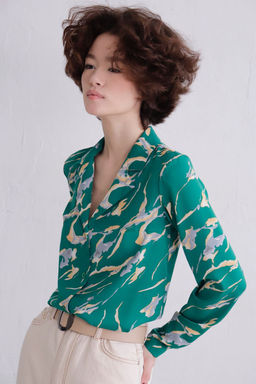 11536 Блуза с английским воротником зелёная с принтом - Martichelli фото 4