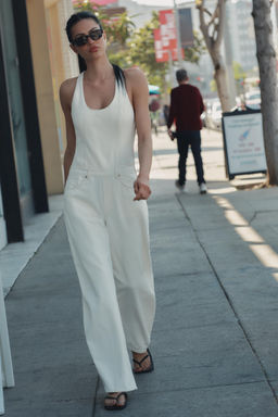 MONO DENIM TRF TIRANTES / Blanco roto