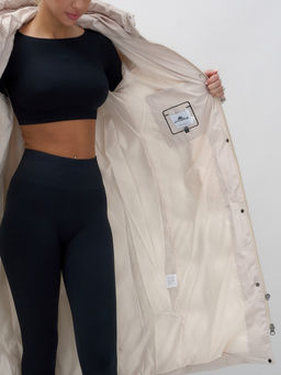 Пальто утепленное стеганное зимнее с капюшоном женское бежевого цвета 9627B - Mtforce фото 12