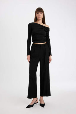 Женская черная облегающая однотонная футболка в рубчик с узким вырезом на одно плечо и длинным рукавом - Defacto фото 2