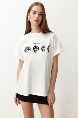 TRENDYOLMILLA Ekru %100 Pamuk Bask?l? Boyfriend Fit Bisiklet Yaka Orme T-Shirt TWOSS20TS0245