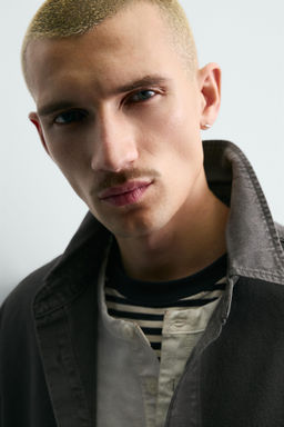 CAMISA ESTRUCTURA BOLSILLOS / Gris