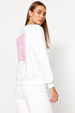 TRENDYOLMILLA Siyah Kal?n Ici Polarl? Bask?l? Relaxed/Rahat Kal?p Bisiklet Yaka Orme Sweatshirt TWOAW21SW0150