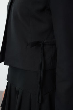 TRENDYOLMILLA K?rm?z? Fiyonk/Kurdele Detayl? Gomlek Yakal? Crop Dokuma Blazer Ceket TWOAW25BC00018 фото 4