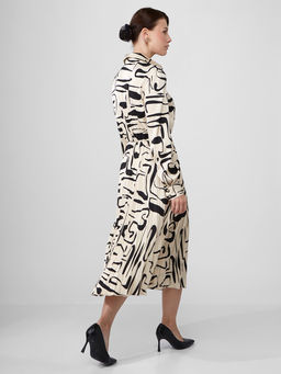 Платье из принтованной атласной ткани