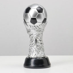 Кубок наградной с фигуркой «Футбол: кубок», серебряный, 17×7×7 см