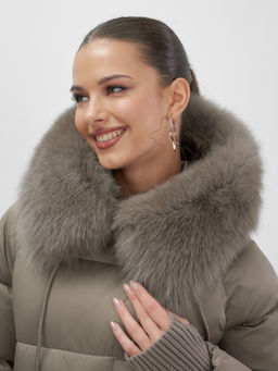 Куртка зимняя женская с мехом и капюшоном тренд коричневого цвета 7658K - Visdeer фото 6