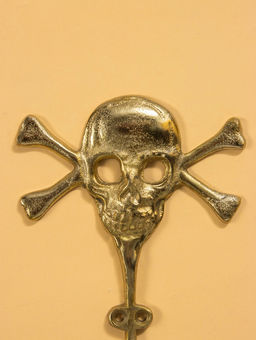 Крючок настенный «Весёлый Роджер», 22×13.5×5.5 см, алюминий, золото