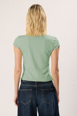 TRENDYOLMILLA Sar? Fitted/Vucuda Oturan Crop/K?sa Standart Kol Orme T-Shirt TWOSS25TS00007 фото 5