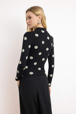 Nasiba Hafiz x Trendyol Collection Siyah Dik Yaka Puantiyeli Uzun Kol Esnek Orme Bluz TWOSS26BZ00352