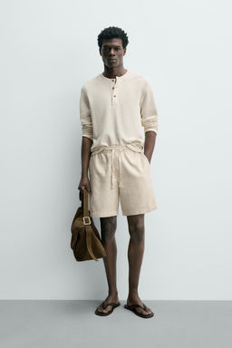 BERMUDA REGULAR FIT  ESTRUCTURA / Beige claro