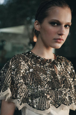 CAPA BORDADOS LENTEJUELAS / Marfil