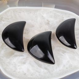 Месяц из Обсидиана радужного