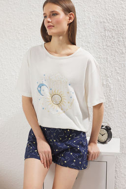 Trendyolmilla Ekru %100 Pamuklu Galaksi Desenli Sortlu Orme Pijama Tak?m? THMSS25PT00359  фото 3