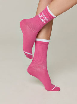 Цена за 2 пары. Носки удлиненные CONTE Удлиненные носки из хлопка в рубчик с надписью Извини