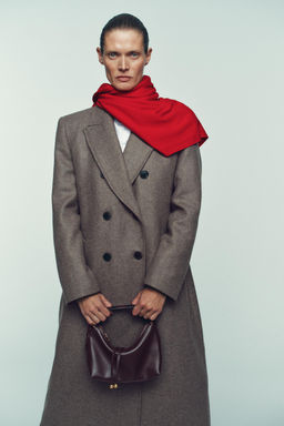 MINI SACA DE MANO DETALLE BOLAS / Rojo Burdeos