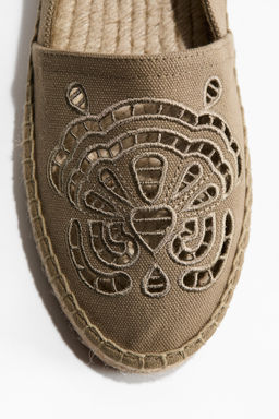 Alpargatas con bordado ingl?s - H&m фото 5