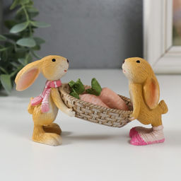 Фигурка полистоун Зайчата несут корзину моркови, 13?5?7.5 см