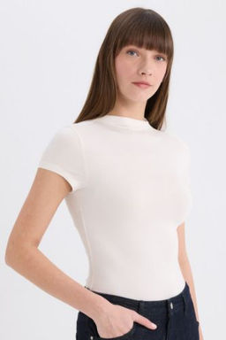 Slim Fit Dar Kesim Yar?m Bal?kc? Yaka Soft Touch K?sa Kollu Tisort