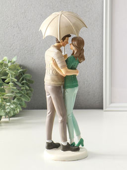 Фигура полистоун Влюблённые в вязанных джемперах, под зонтом, 8.5?9.5?25.5 см