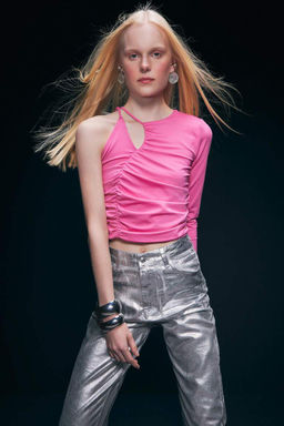 Приталенная футболка с длинным рукавом на одно плечо