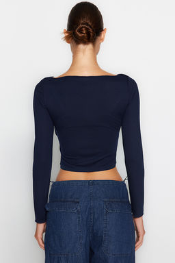Trendyolmilla Bej Dikis Detayl? Carmen Yaka Fitted/Vucuda Oturan Fitilli Orme Bluz TWOAW24BZ00127