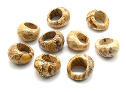 Крупное кольцо из Яшмы бежевой с гранями