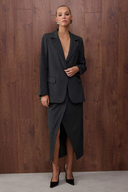 TRENDYOLMILLA Limited Edition Siyah Regular Astarl? Dokuma Cizgili Blazer Ceket TWOAW23BC00135