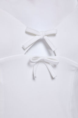 Beyaz V Yaka Ask?l? Crop Dokuma Bluz TWOSS25BZ00106