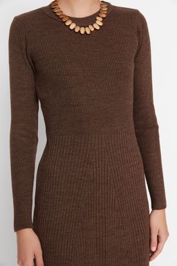 TRENDYOLMILLA Kahverengi Midi Triko Bisiklet Yaka Elbise TWOAW21EL0422 фото 12