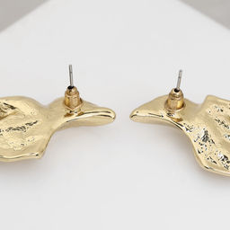 Серьги металл «Модерн» лист, искажение, цвет золото