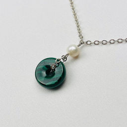 Колье на цепочке с Малахитом и Жемчугом - Радуга самоцветов фото 3