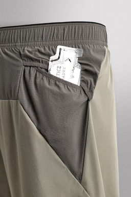 PANTAL?N CORTO TRAIL RUNNING COMBINADO / Gris - Zara фото 10