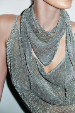 METALLIC THREAD TRIANGULAR SCARF