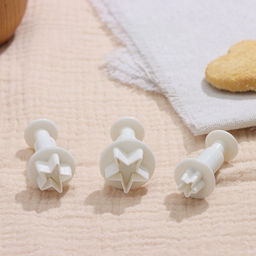 Цена за 2 шт. Плунжеры кондитерские Доляна Звёздочка, набор 3 шт.: d=2 см, d=2.2 см, d=2.5 см, пластик, белые