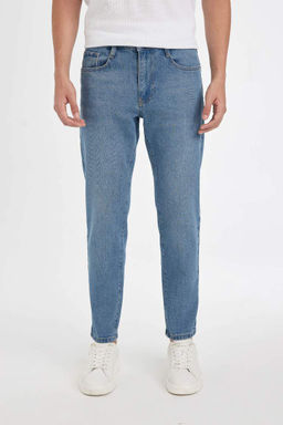 Узкие зауженные джинсовые брюки с нормальной талией и зауженной посадкой