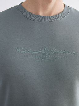 Standart Kal?p Bisiklet Yaka Bask?l? Erkek Kal?n Sweatshirt