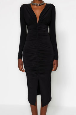 TRENDYOLMILLA Siyah Drapeli V Yaka Fitted/Vucuda Oturan Esnek Midi Orme Kalem Elbise TWOAW24EL00197