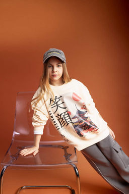 Толстовка оверсайз с круглым вырезом для девочек с принтом