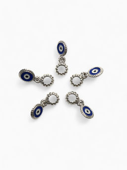 Цена за 5 шт. Шарм подвеска «От сглаза», бело-синий в серебре