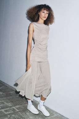 SOFT DRAPED TOP
