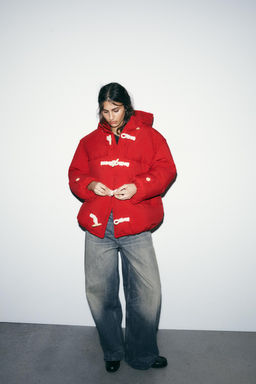 ANORAK CAPUCHA 60% PLUM?N 40% PLUMA ALAMARES / Rojo